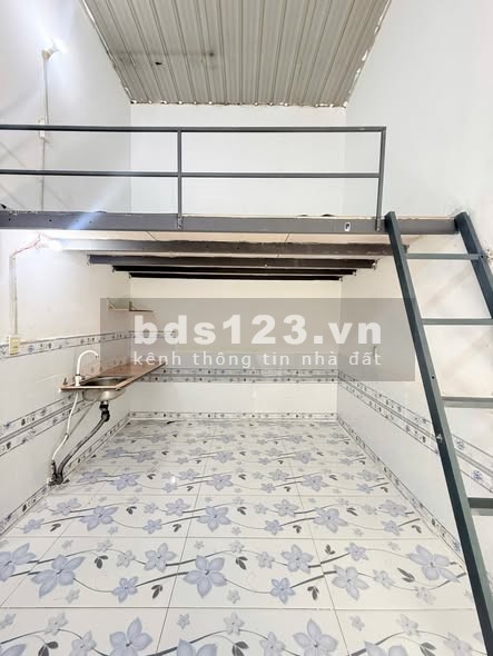 Phòng trọ 20m² có gác cao, 2.8 triệu tại 74 Phan Văn Hớn, Q.12