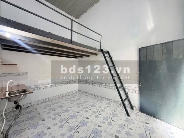 Phòng trọ 20m² có gác cao, 2.8 triệu tại 74 Phan Văn Hớn, Q.12