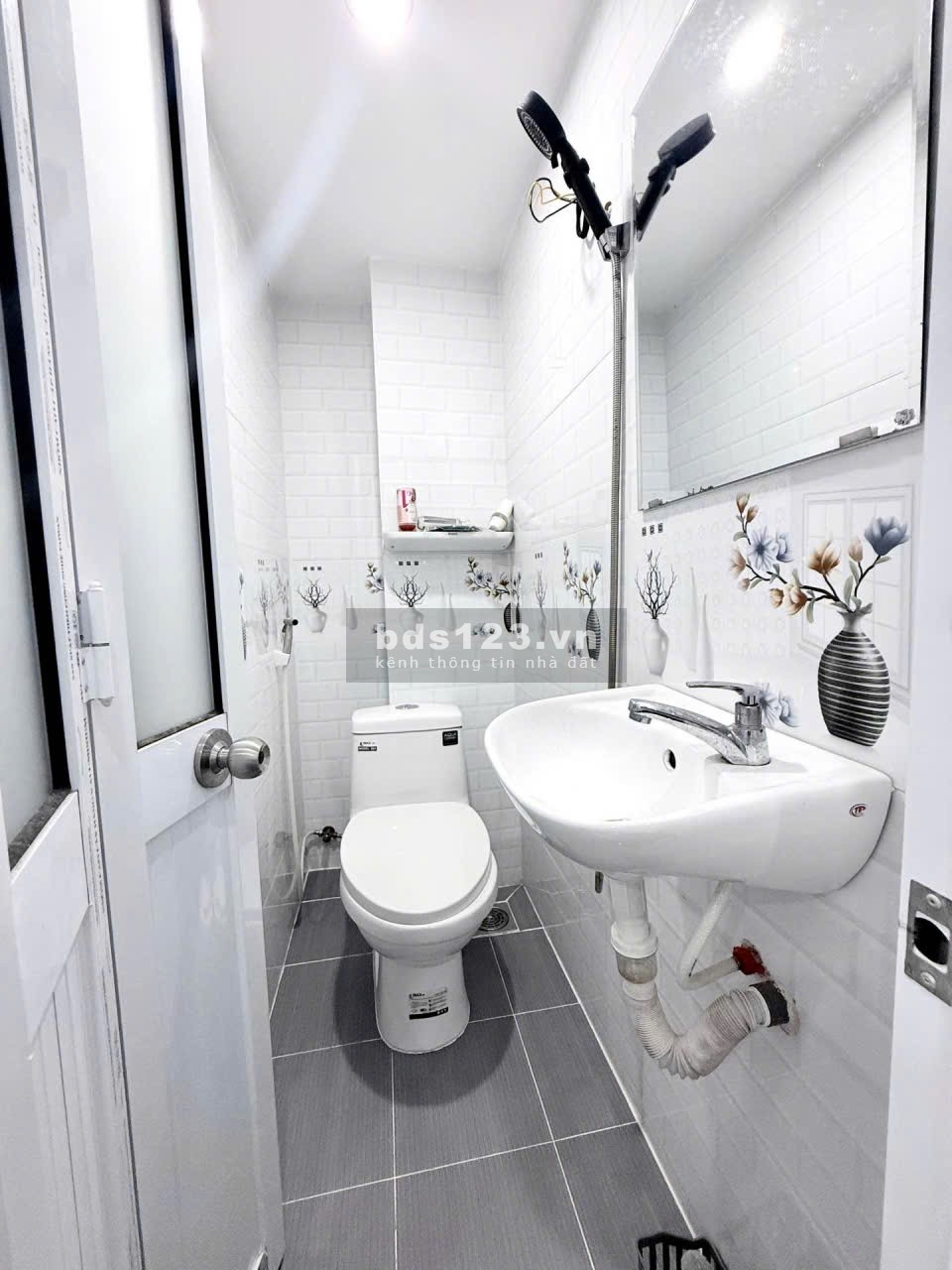 Gần 4 tỷ. Nhà hẻm rộng, Hướng Đông Nam, 4 tầng, SD 48m2, Xô…