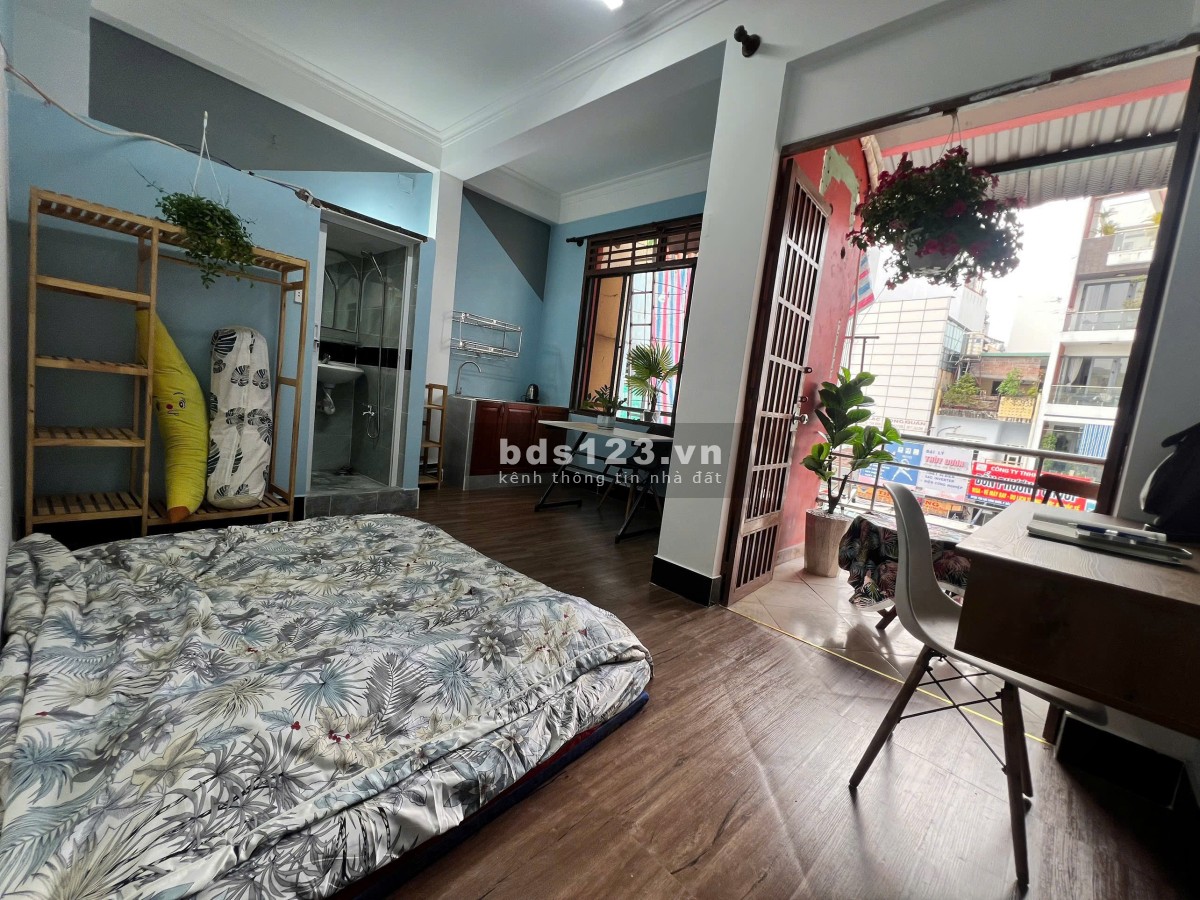 phòng có ban công cửa sổ, giờ tự do gần ngã tư bảy hiền-Lạc Long Quân