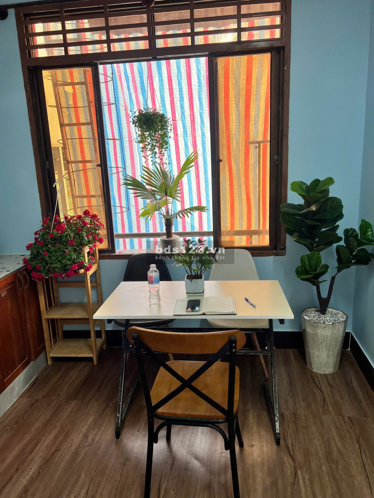 phòng có ban công cửa sổ, giờ tự do gần ngã tư bảy hiền-Lạc Long Quân