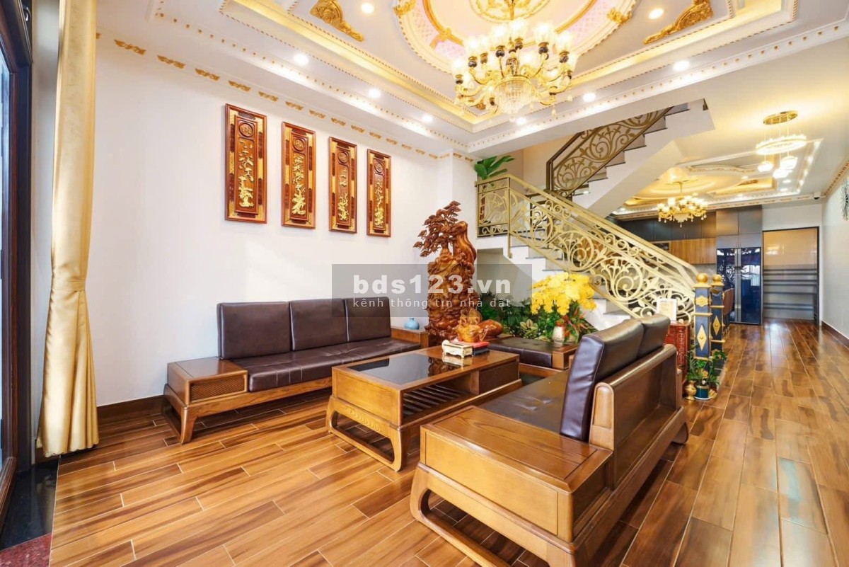 Nhà 4 tầng đẹp và tâm huyết gần ngã 5 đại học Đà Lạt