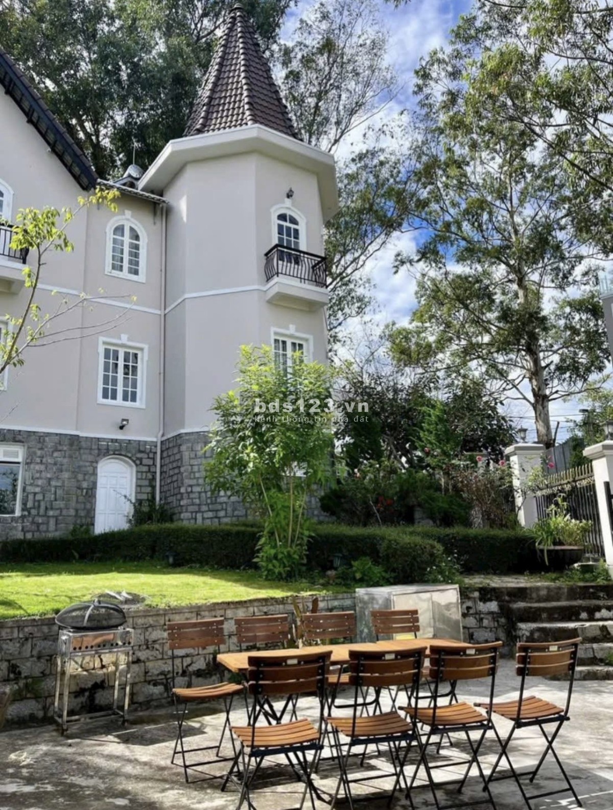 Căn villa độc bản đẹp mặt tiền đường Nguyễn Trung Trực