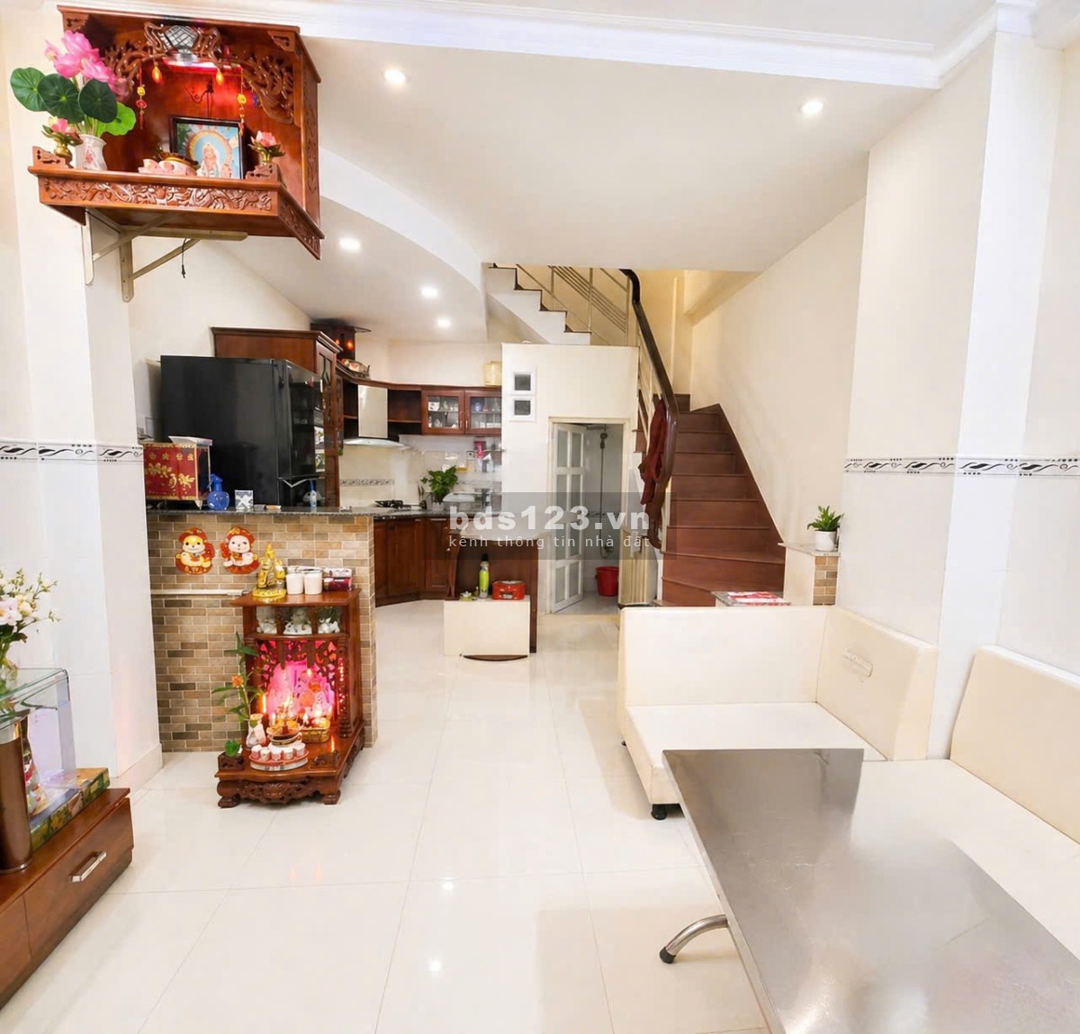 NHÀ 4 TẦNG XÂY KIÊN CỐ - SÁT MẶT TIỀN - NGAY HOÀNG TRỌNG…