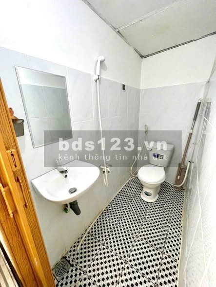Phòng trọ Nguyễn Xí, có máy lạnh, kệ bếp, giá 3.2 triệu