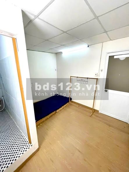 Phòng trọ Nguyễn Xí, có máy lạnh, kệ bếp, giá 3.2 triệu