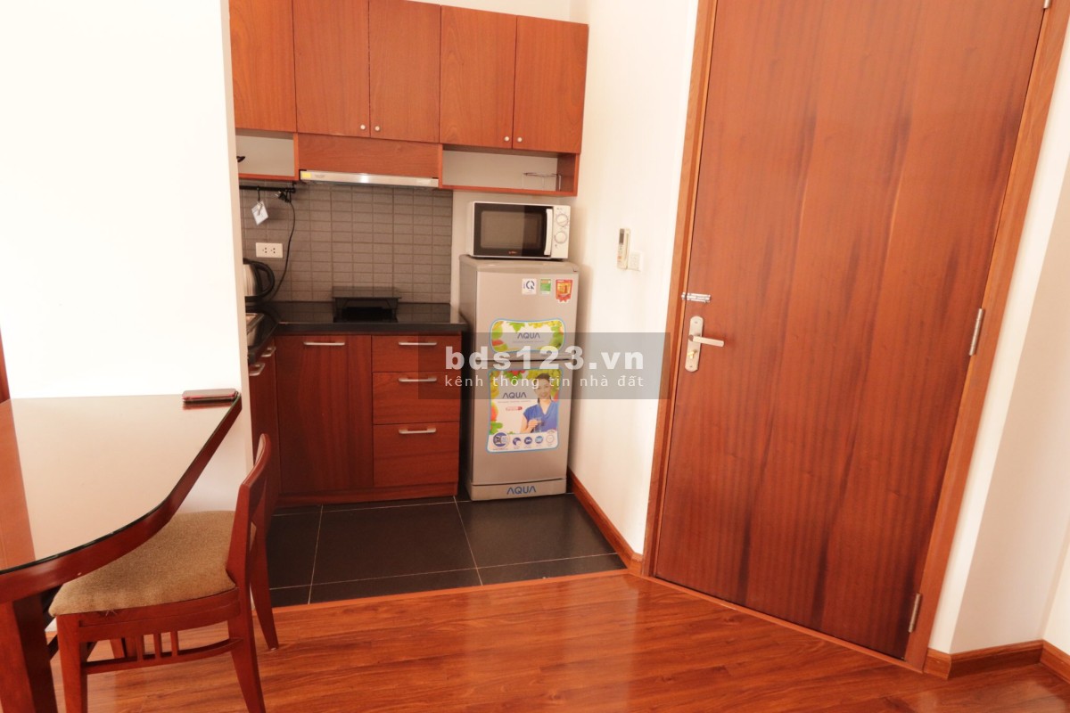 Cho thuê căn hộ dịch vụ ở Linh Lang có ban công giá 7,5 triệu