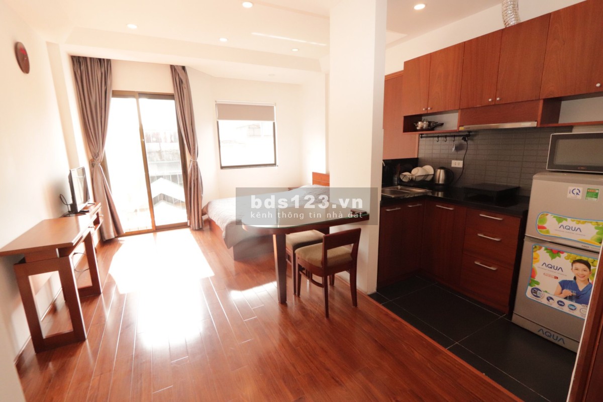 Cho thuê căn hộ dịch vụ ở Linh Lang có ban công giá 7,5 triệu
