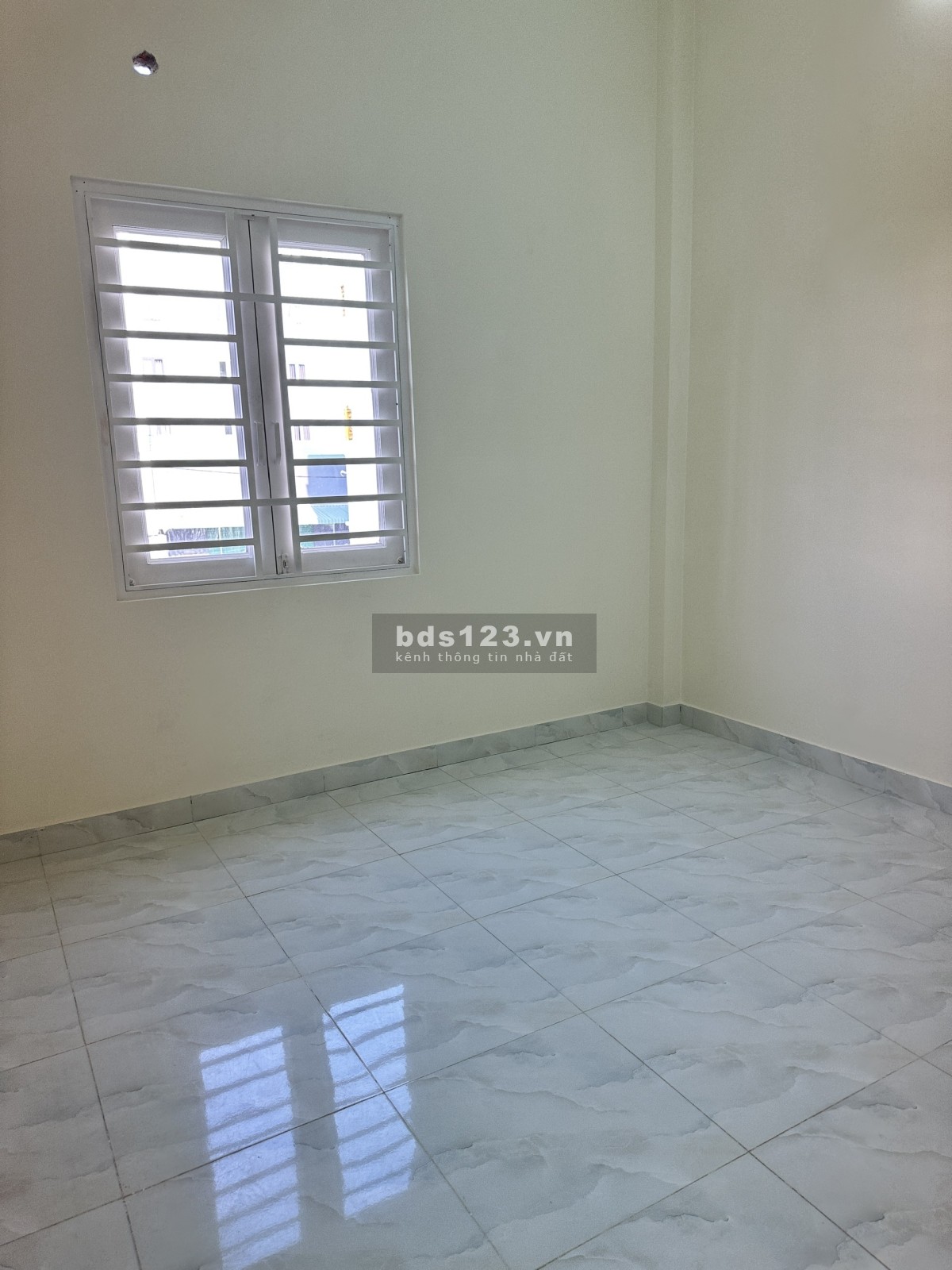 CHO THUÊ NHÀ NGUYÊN CĂN – NHÀ MỚI SƠN SỬA - HẺM XE HƠI,…