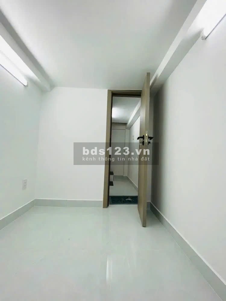 Nhỉnh 2 tỷ có ngay Hộ Khẩu Sài Gòn - 3 Tầng - Full Nội Thất…