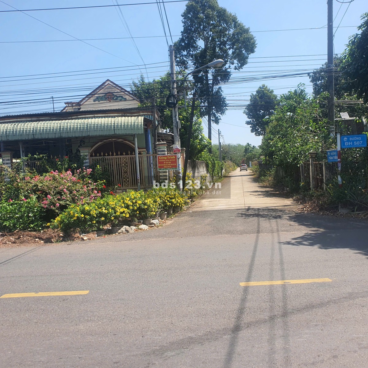 Bán đất MT tiện kinh doanh ngay Chợ. DT: 500m2 (10*50) có 100m2…