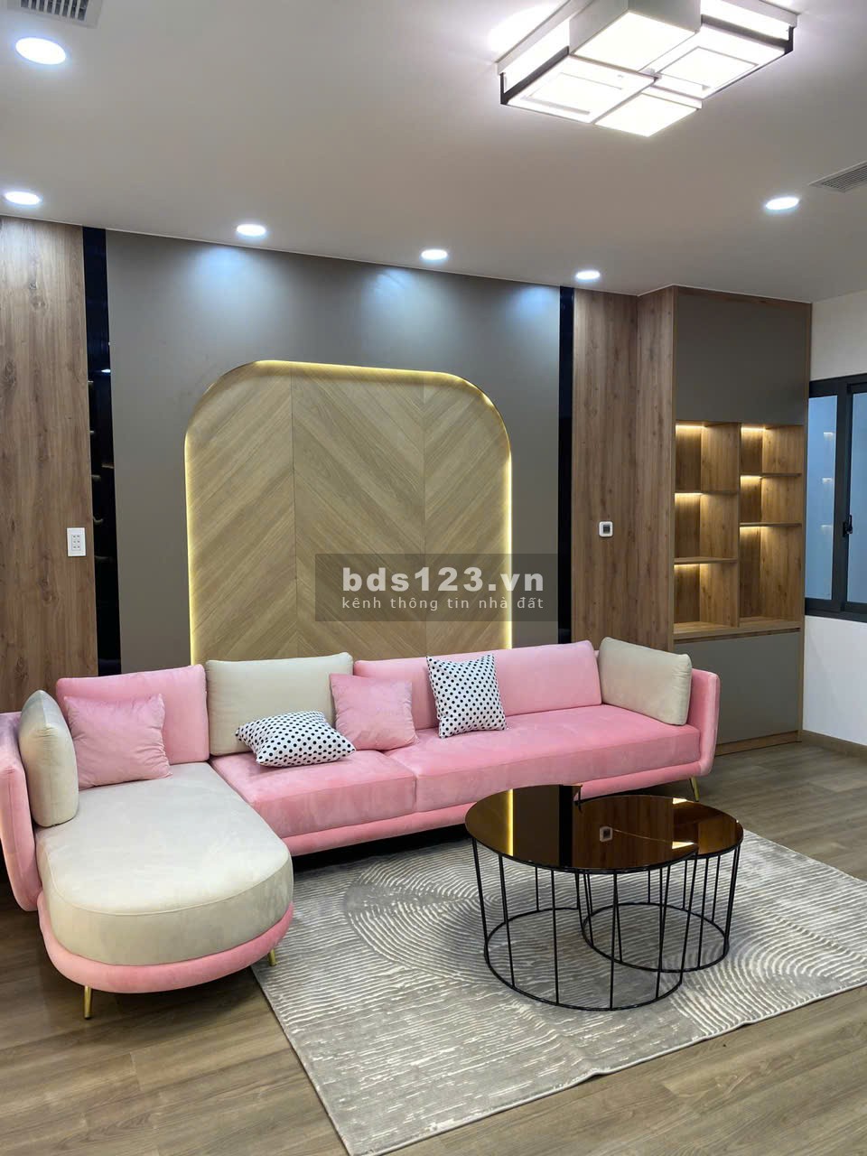 Nhà phố đường 23m khu Trung Nguyên full nội thất cần bán.