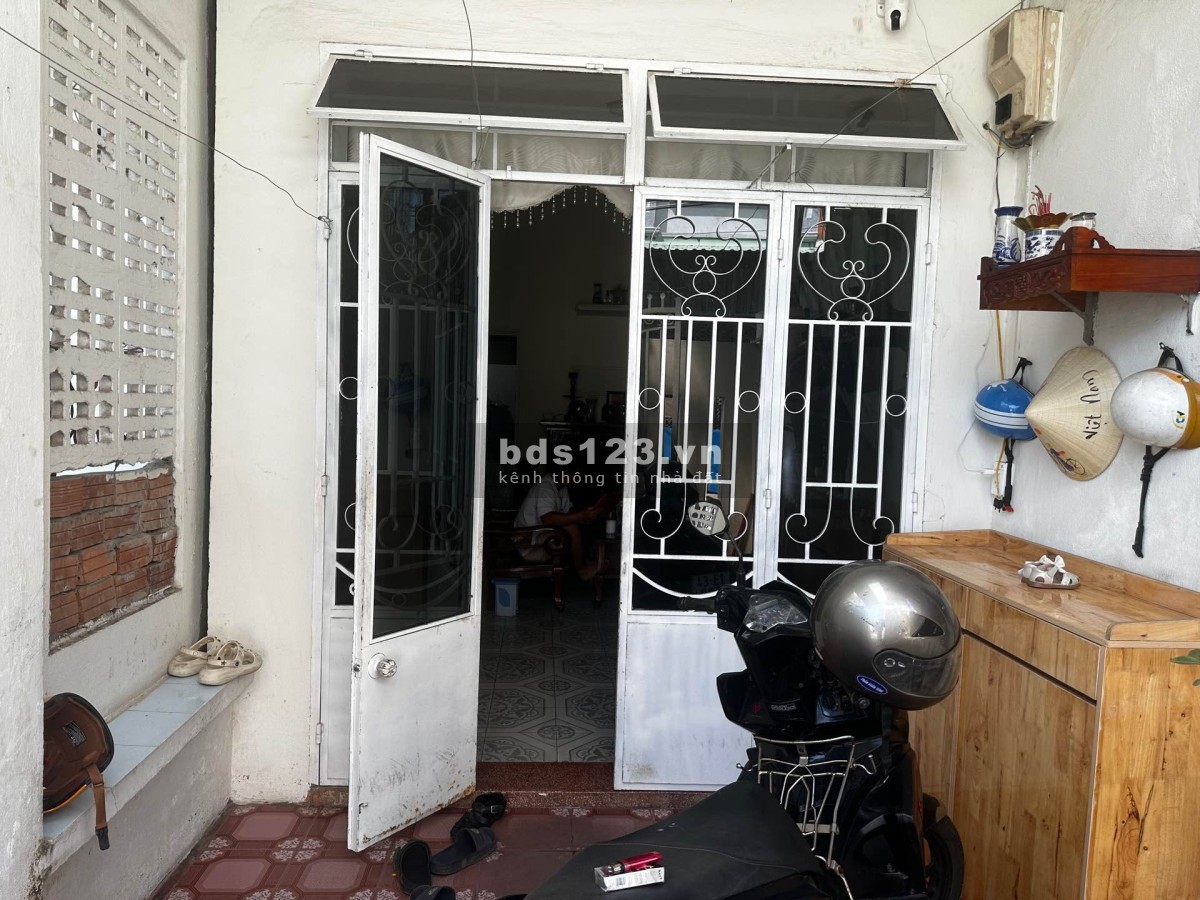 NHÀ C4 GÁC LỬNG – KIỆT Ô TÔ THÔNG PHÓ ĐỨC CHÍNH