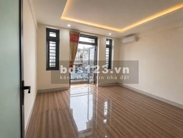 Cho thuê căn hộ riêng biệt có ban công lớn tại 495 Nguyễn…