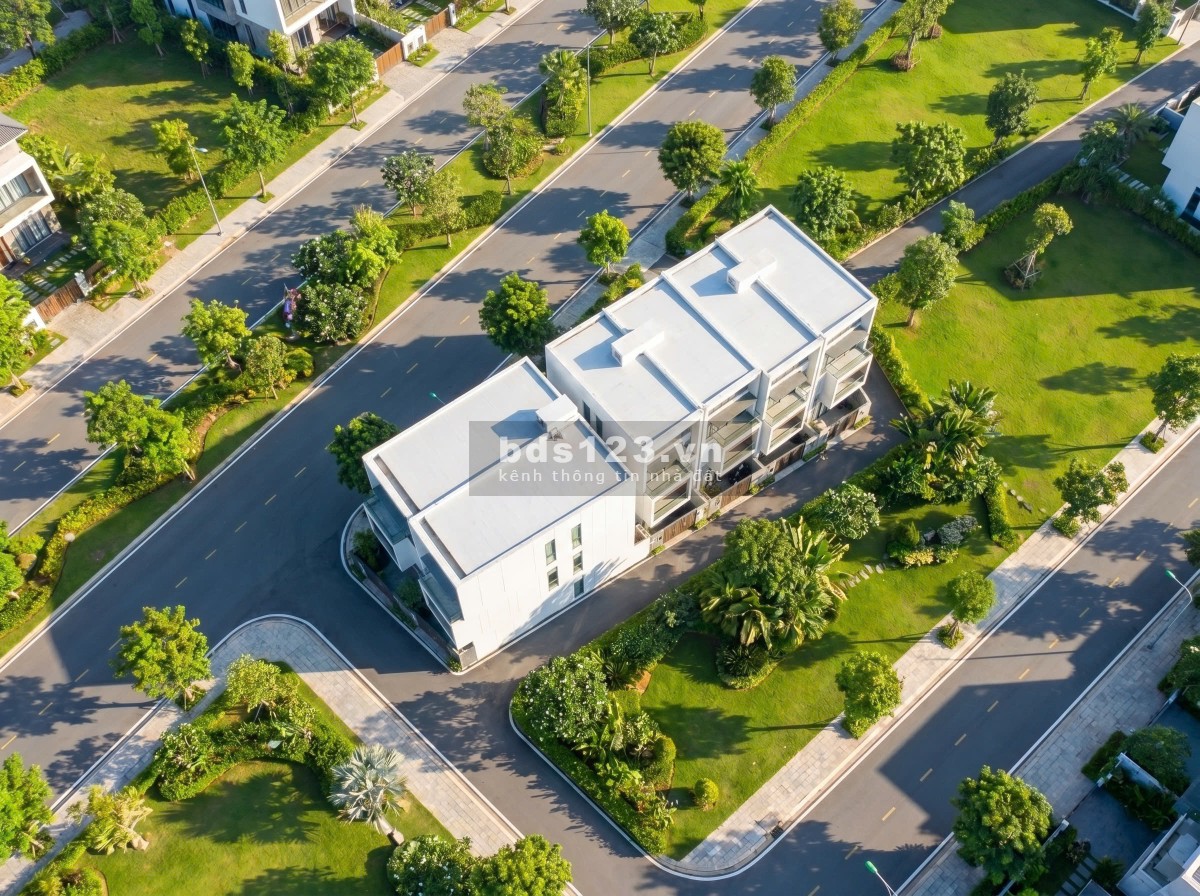 BÁN ĐẤT MẶT TIỀN QL18 – SÁT VÁCH VINHOMES – SỔ ĐỎ SẴN…