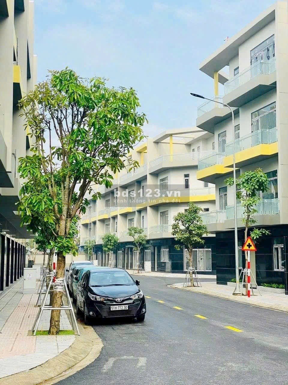 Cần bán nhanh căn nhà phố Bcons Uni Valley Giá chỉ 7.8 tỷ