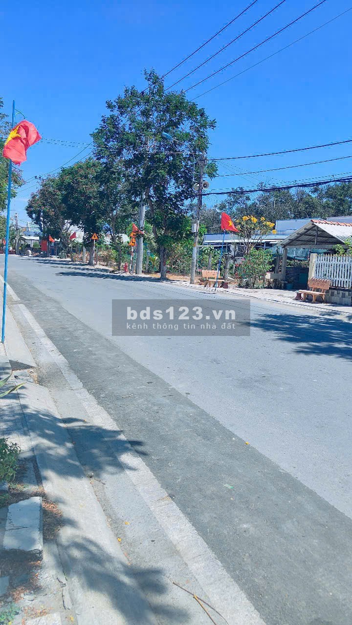 Đất Thổ cư mặt tiền Dương Văn Hạnh ( Lý Nhơn) Cần Bán.