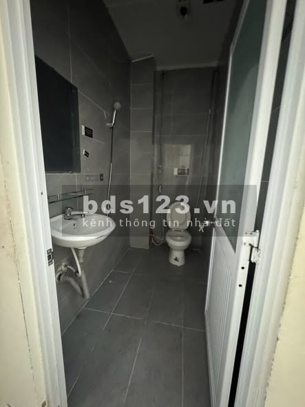 Phòng trọ có gác lửng 3.9 triệu hẻm 69 Nguyễn Gia Trí, gần…