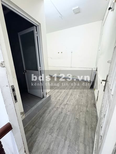 Phòng trọ có gác lửng 3.9 triệu hẻm 69 Nguyễn Gia Trí, gần…