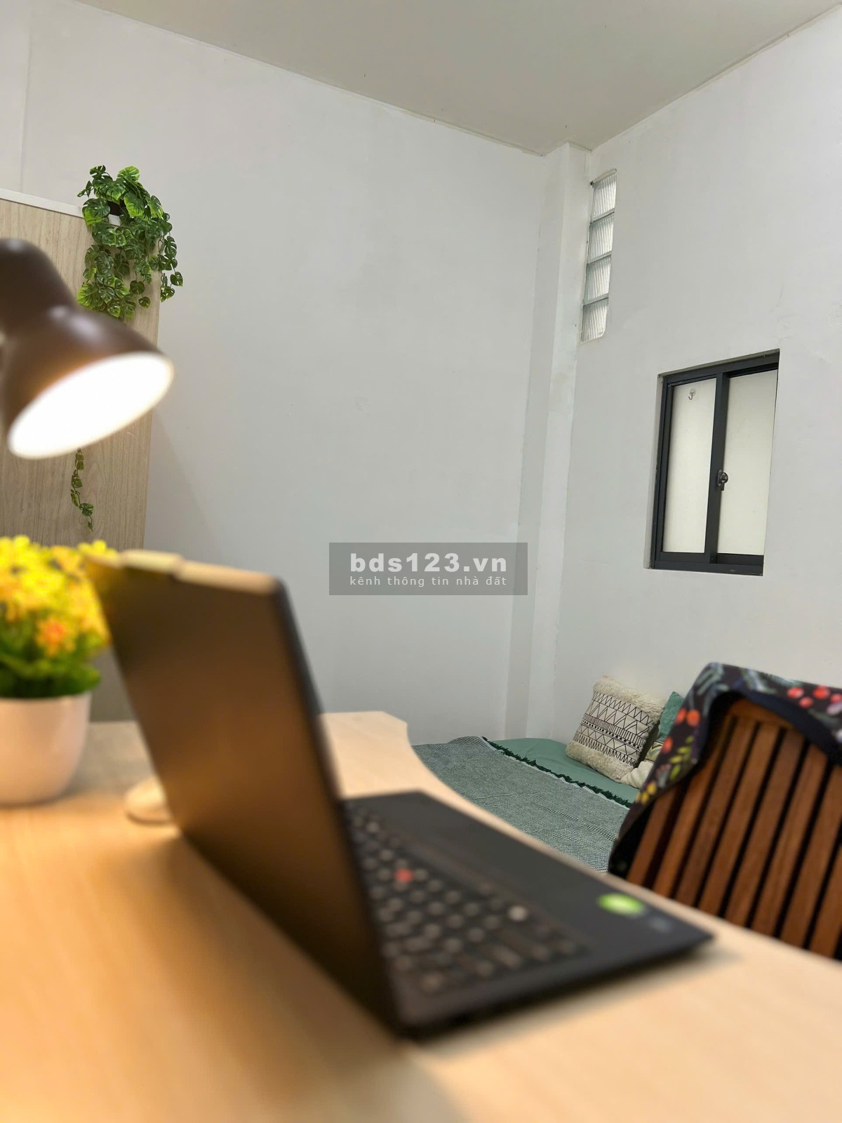Trống sẵn phòng có nội thất, ban công, đi bộ tới Van Lang…