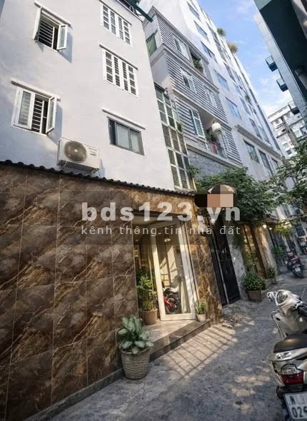 Cho thuê nhà 3 lầu sân thượng tại Hoàng Văn Thụ, P.8, Phú Nhuận
