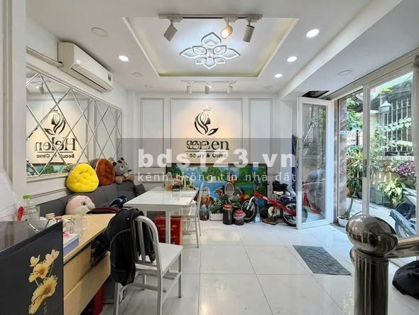 Cho thuê nhà 3 lầu sân thượng tại Hoàng Văn Thụ, P.8, Phú Nhuận