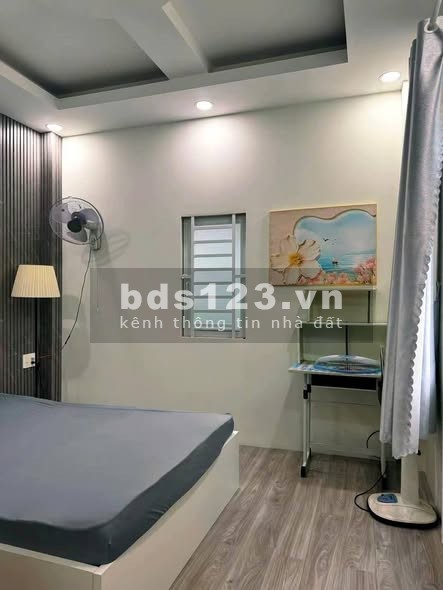 Cho thuê nhà 3 lầu sân thượng tại Hoàng Văn Thụ, P.8, Phú Nhuận