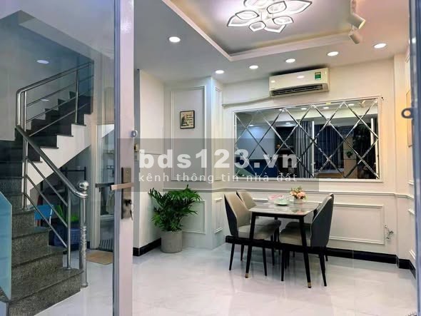 Cho thuê nhà 3 lầu sân thượng tại Hoàng Văn Thụ, P.8, Phú Nhuận