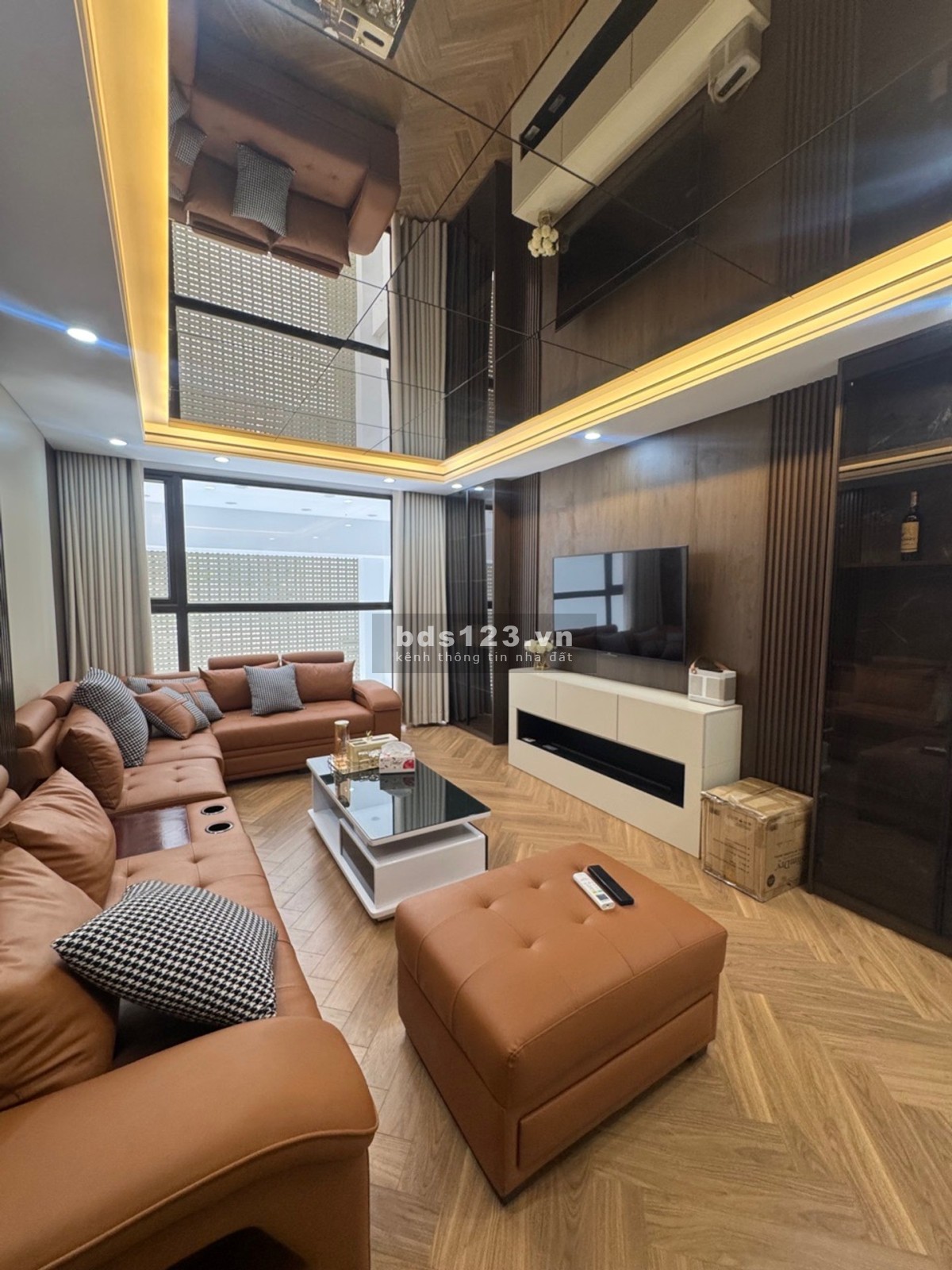 PHỐ HOA LÂM 65M2 NHÀ MỚI XÂY 6 TẦNG THANG MÁY Ô TÔ ĐÕ CỬA