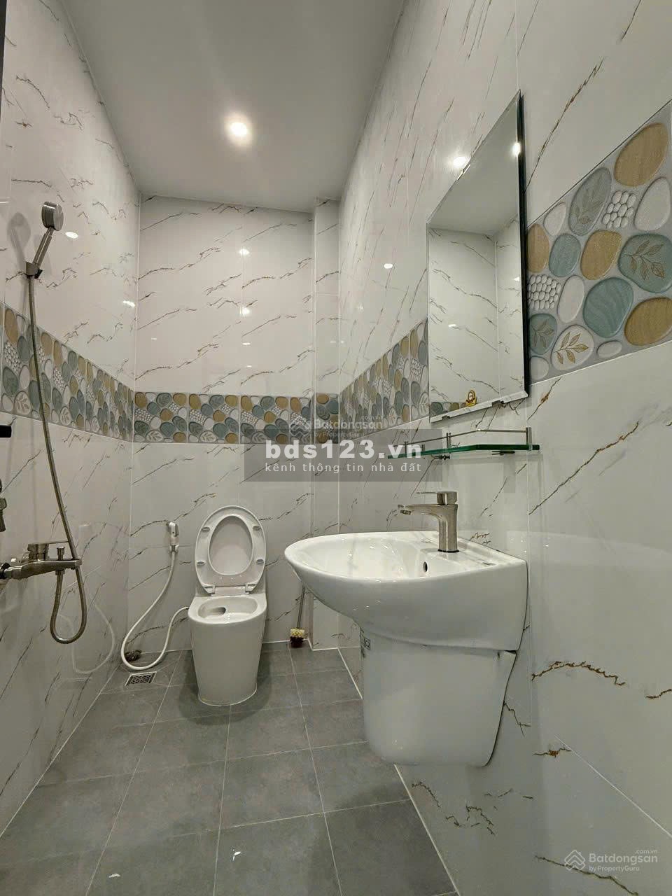 700tr sở hữu ngay nhà 1 trệt 2 lầu tại hồ Chí Minh