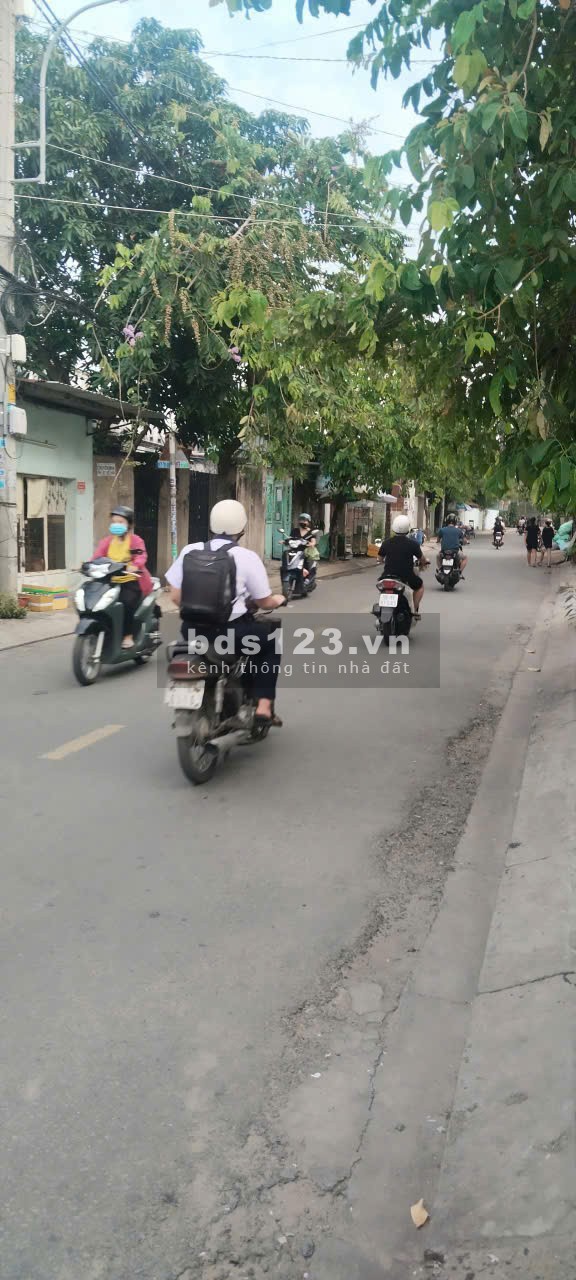 Bán nhà 1 trệt 1 lầu mặt tiền DT42, Đông Thạnh Hóc Môn…