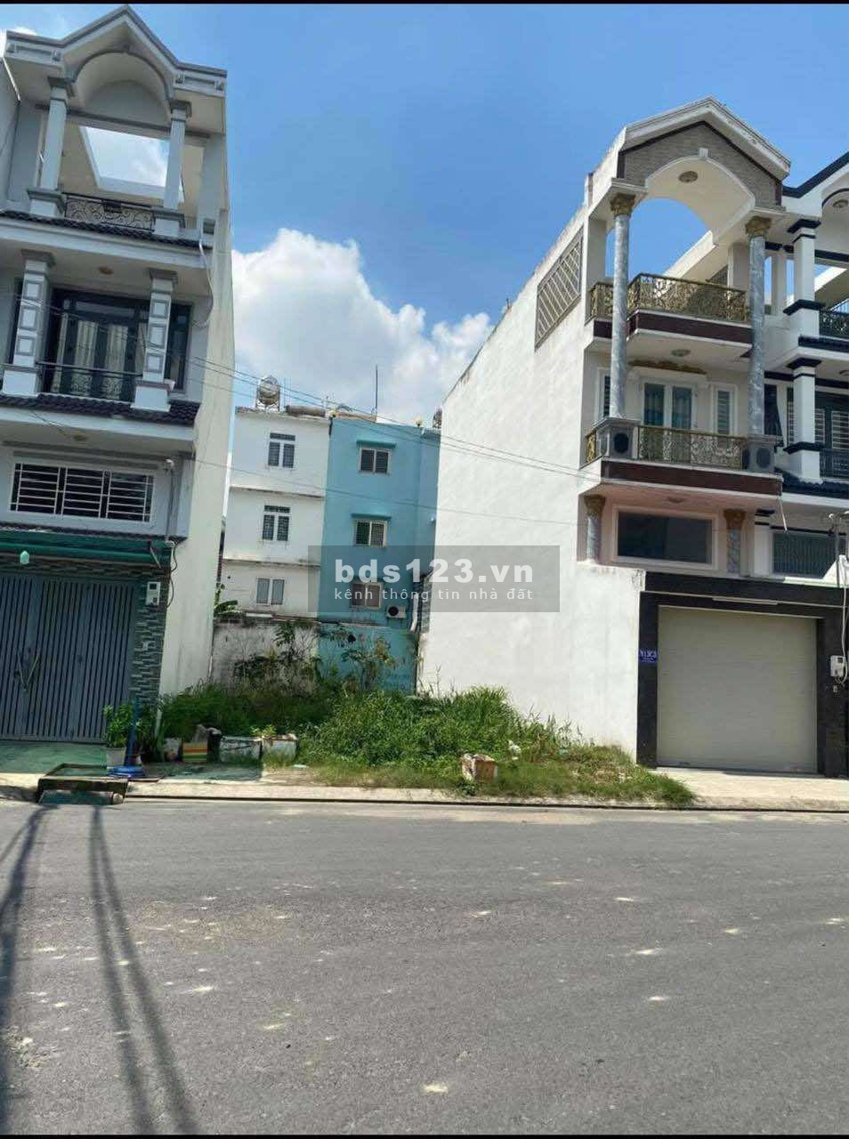 Bán gấp lô đất 100m2 giá 1tỷ250 ngay BXQ8, đã có sổ
