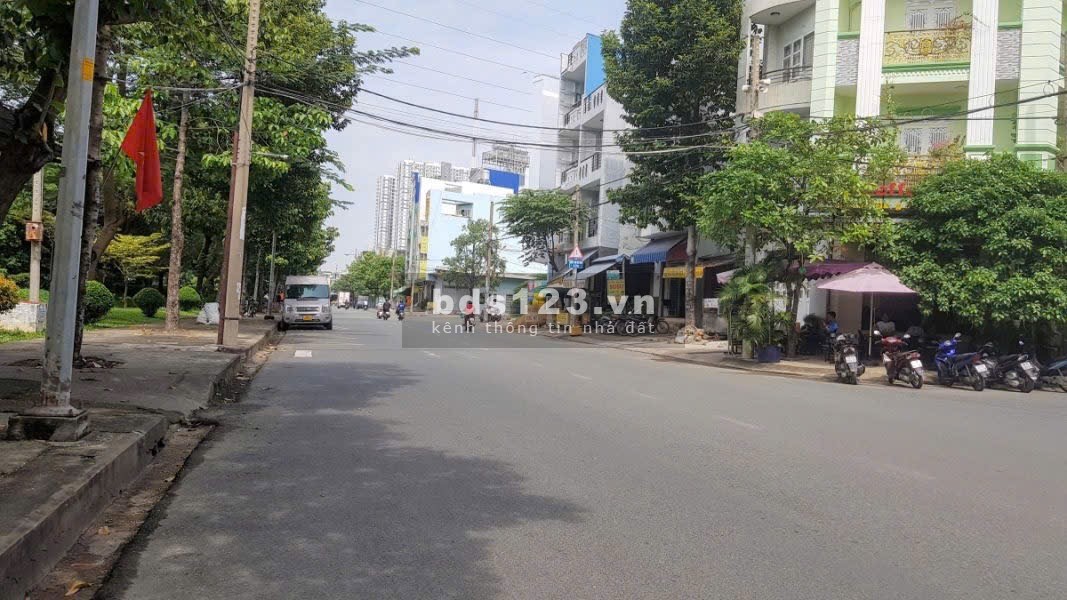 Bán gấp lô đất 100m2 giá 1tỷ250 ngay BXQ8, đã có sổ