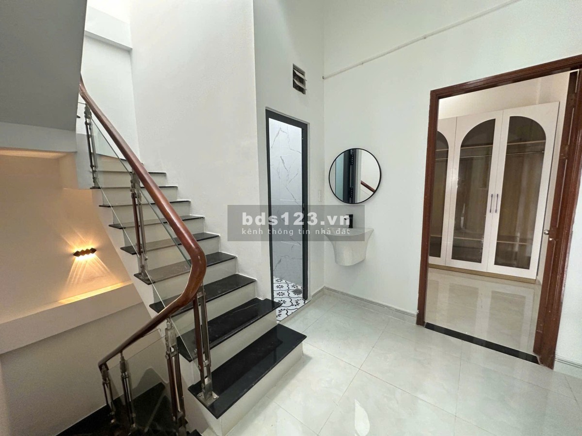 Nhà đẹp 5x12m Trương Thị Hoa Q12, full nội thất