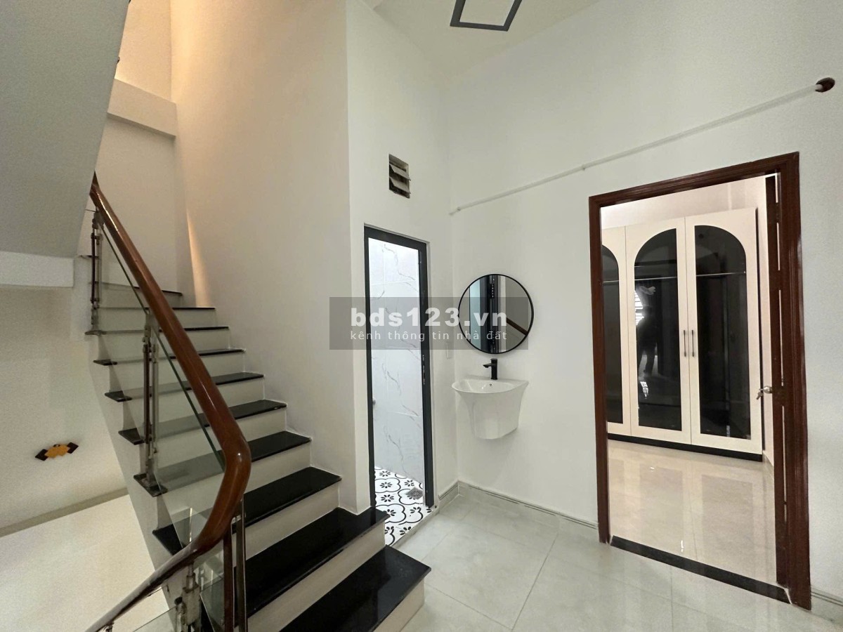 Nhà đẹp 5x12m Trương Thị Hoa Q12, full nội thất