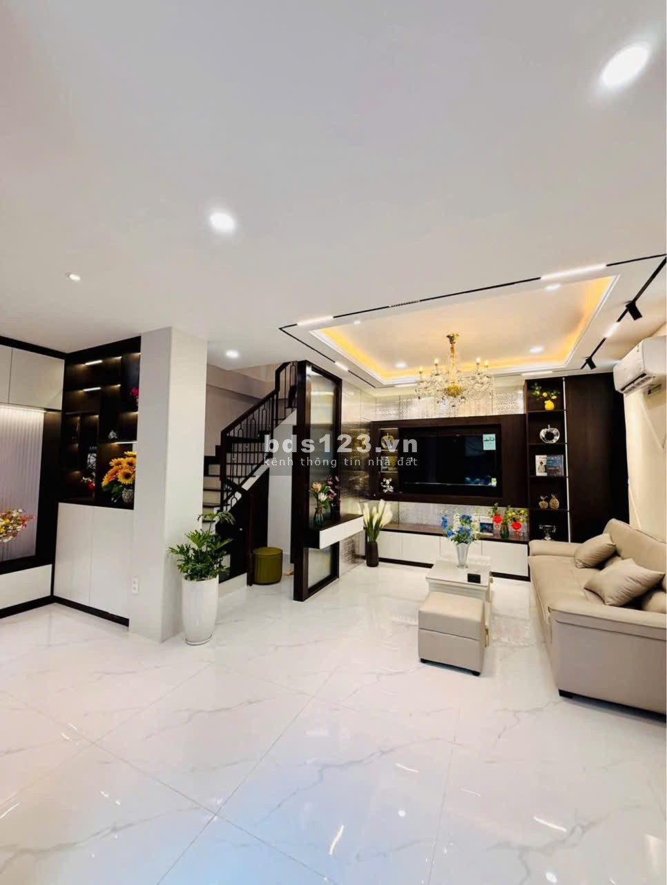 BÁN NHANH giá tốt: 8 tỷ Nhà còn mới DT 48m2x4T, XE HƠI đậu…