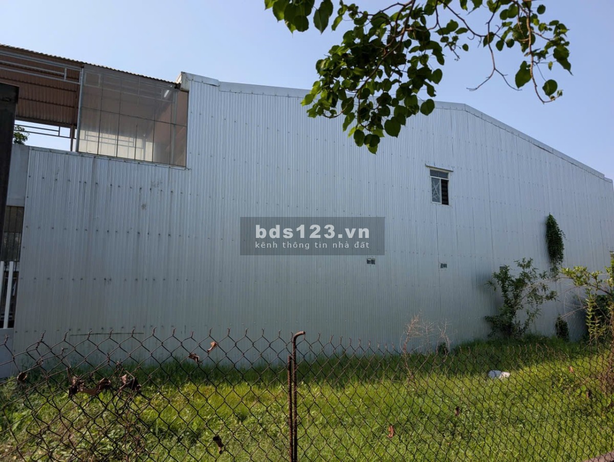 Cực đẹp, Nhà 2 tầng,diện tích khủng, full nội thất. Giá hời, Duy nhất 1 căn. Gần quốc lộ 1 A.