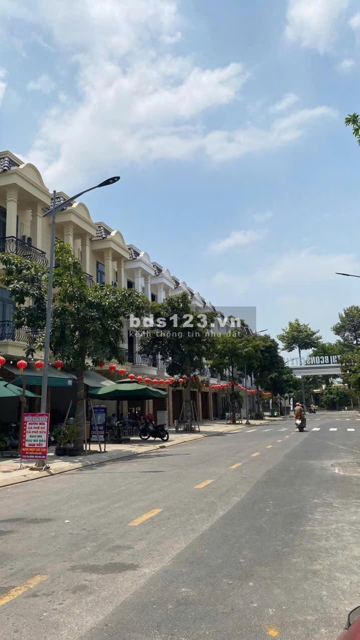 700tr sở hữu ngay nhà 1 trệt 2 lầu tại hồ Chí Minh