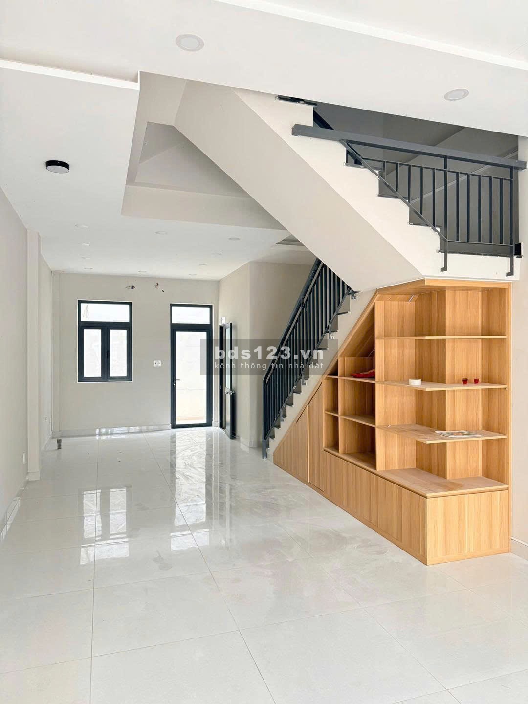 700tr sở hữu ngay nhà 1 trệt 2 lầu tại hồ Chí Minh