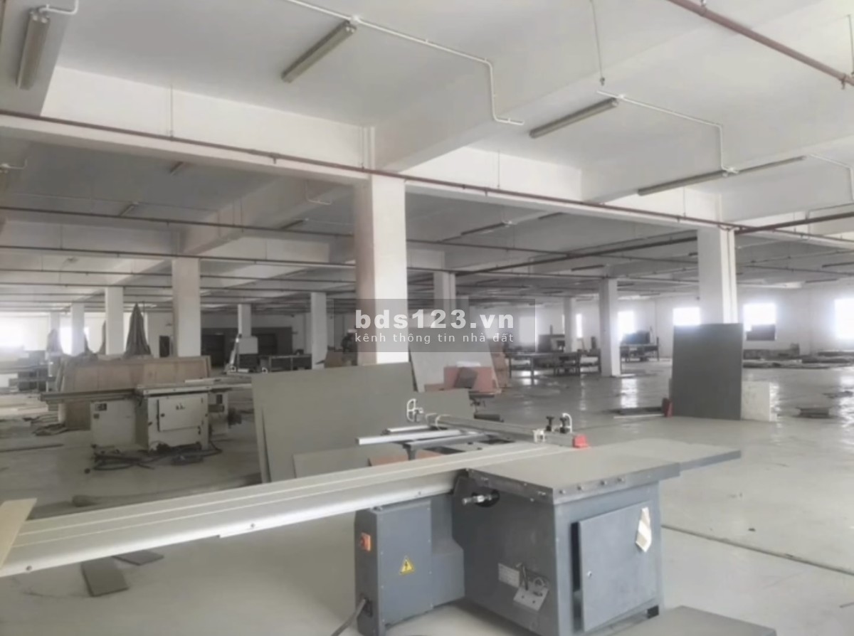 Cho thuê kho xưởng 700m2, 1000m2, 1200m2, 1600m2, 2000m2 gần Ngã tư…