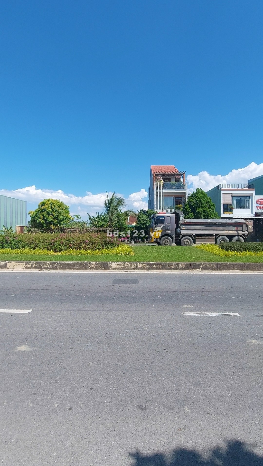 Mặt tiền đường Nam Kỳ Khởi Nghĩa, Hòa Xuân Đà Nẵng Đường rộng 35m, vỉa hè 8.5m, Diện tích 102m2