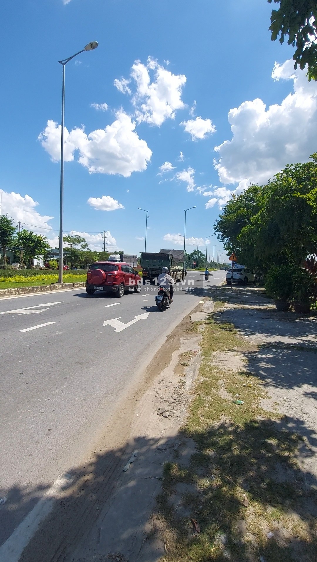 Mặt tiền đường Nam Kỳ Khởi Nghĩa, Hòa Xuân Đà Nẵng Đường rộng 35m, vỉa hè 8.5m, Diện tích 102m2