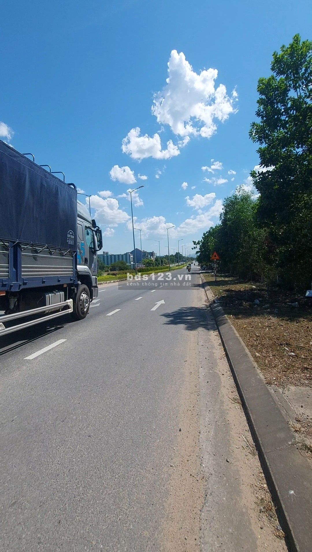 Mặt tiền đường Nam Kỳ Khởi Nghĩa, Hòa Xuân Đà Nẵng Đường rộng 35m, vỉa hè 8.5m, Diện tích 102m2