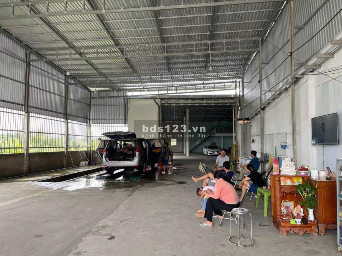 CHo thuê kho Quốc lộ 50 giá 15tr có sẵn kho, mặt tiền đường