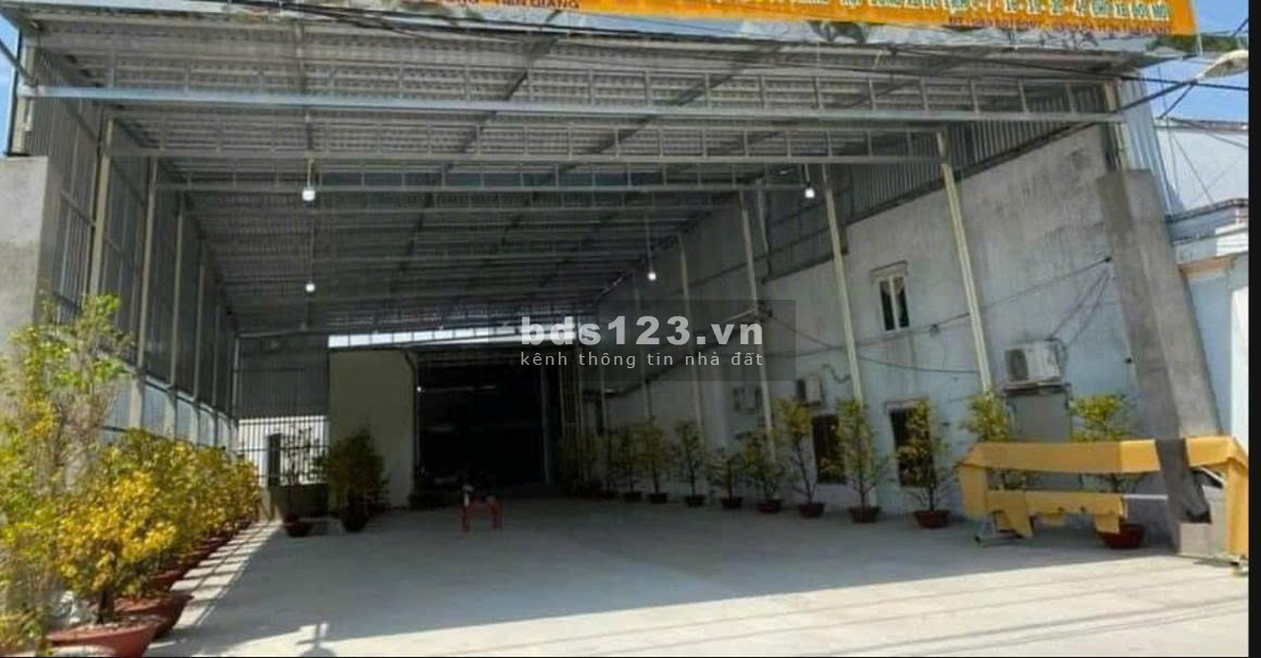 CHo thuê kho Quốc lộ 50 giá 15tr có sẵn kho, mặt tiền đường