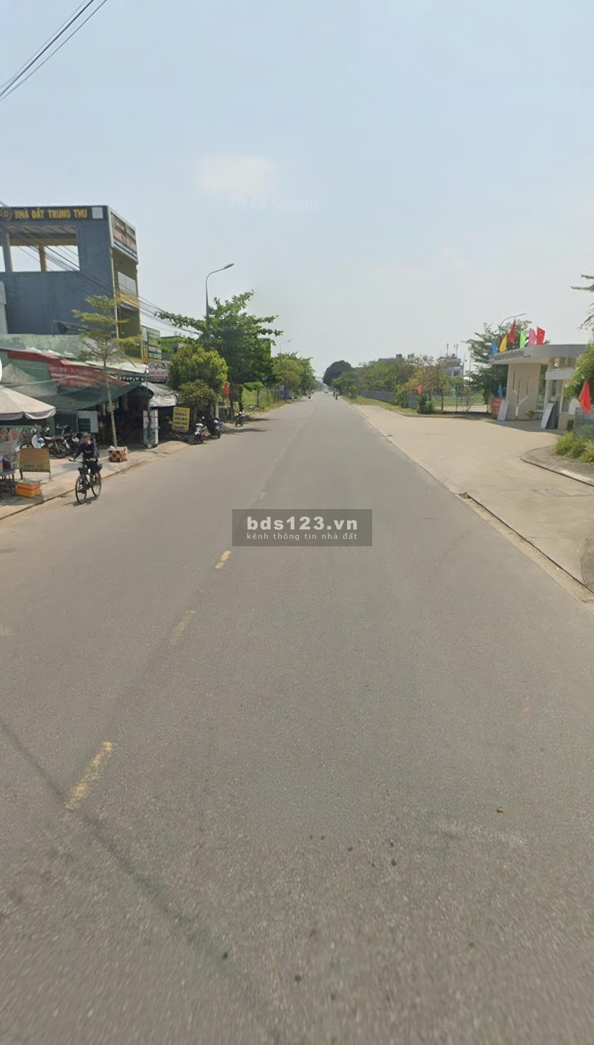 Đường 10.5m, Vỉa hè 5m. Diện tích 100m2,(5 × 20), Vị trí ở…