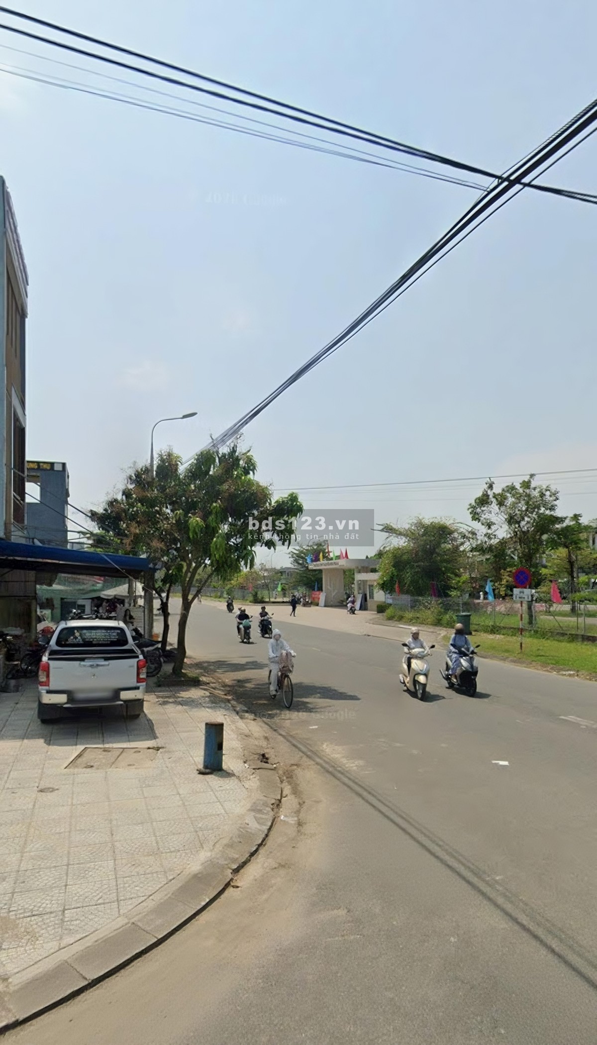 Đường 10.5m, Vỉa hè 5m. Diện tích 100m2,(5 × 20), Vị trí ở…