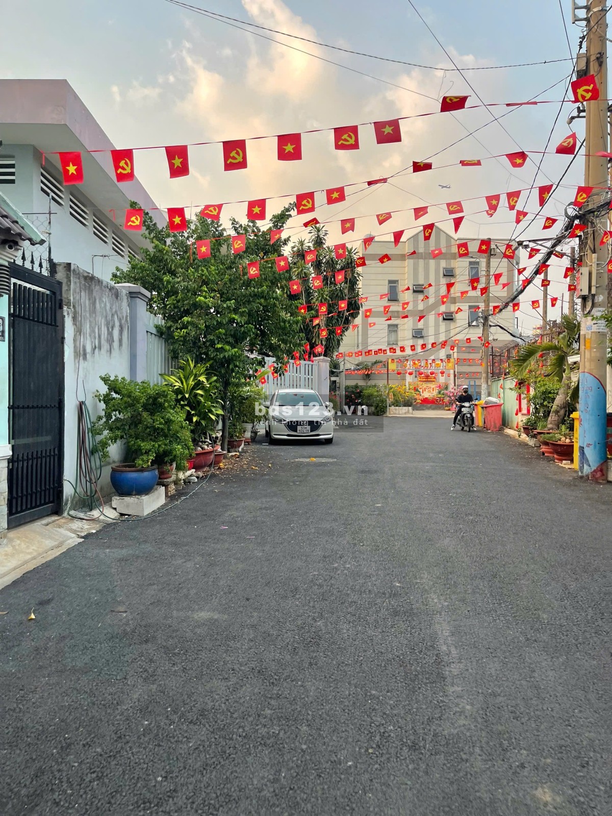 ĐẤT TẶNG NHÀ CẤP 4 - NGANG 6M CÁCH VÕ VĂN NGÂN 100M - GẦN…