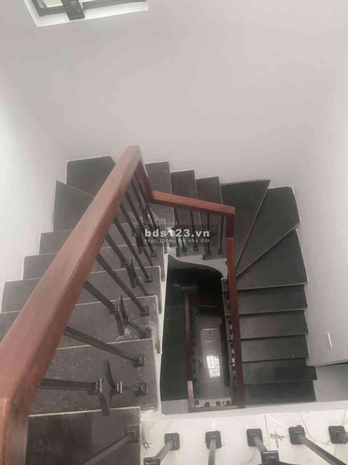 Bán nhà mới xây địa chỉ ăn thượng đông là hoài đức…