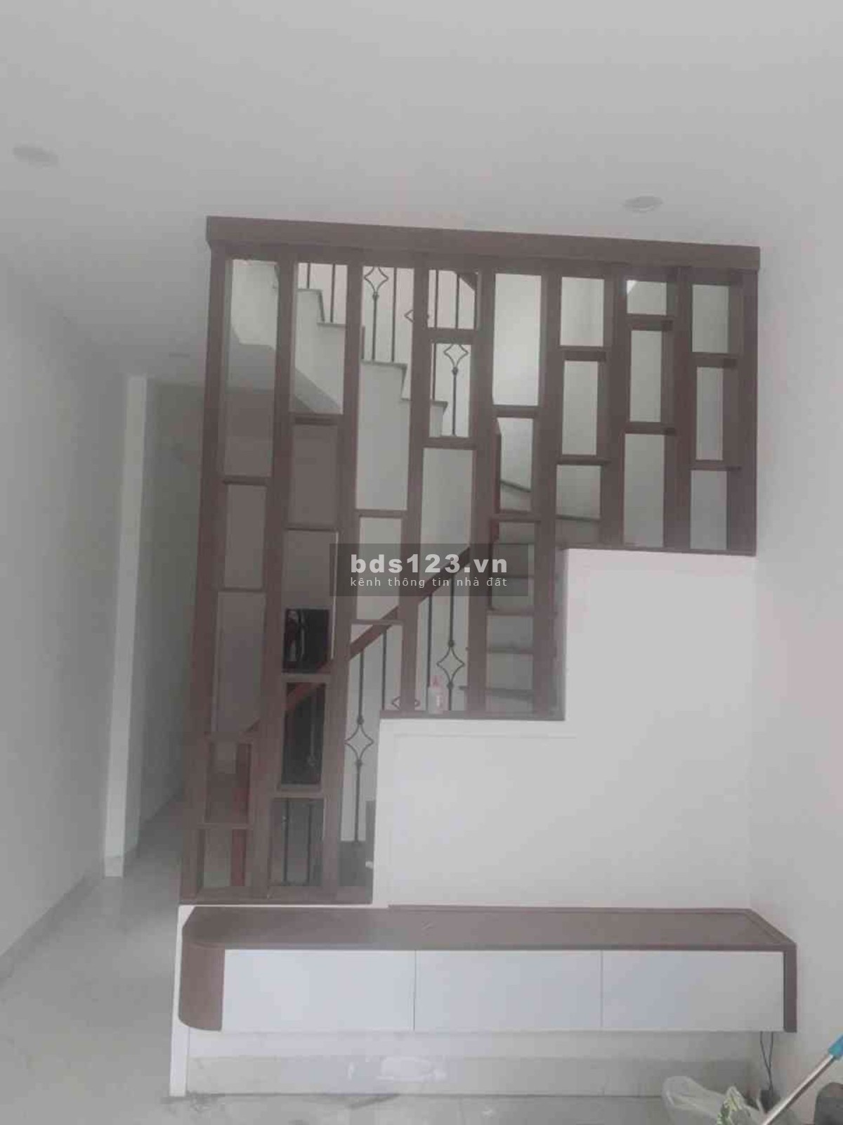Bán nhà mới xây địa chỉ ăn thượng đông là hoài đức…